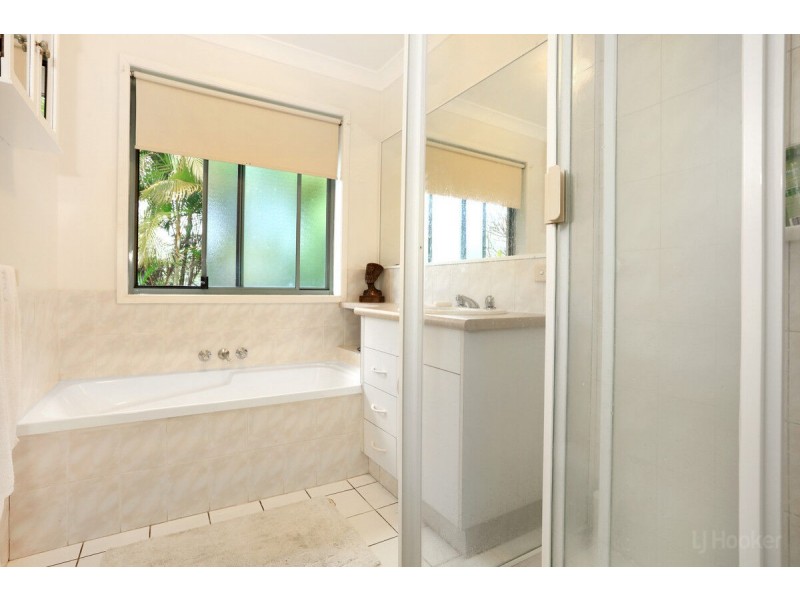 2/102 Greenacre Drive, Parkwood QLD 4214