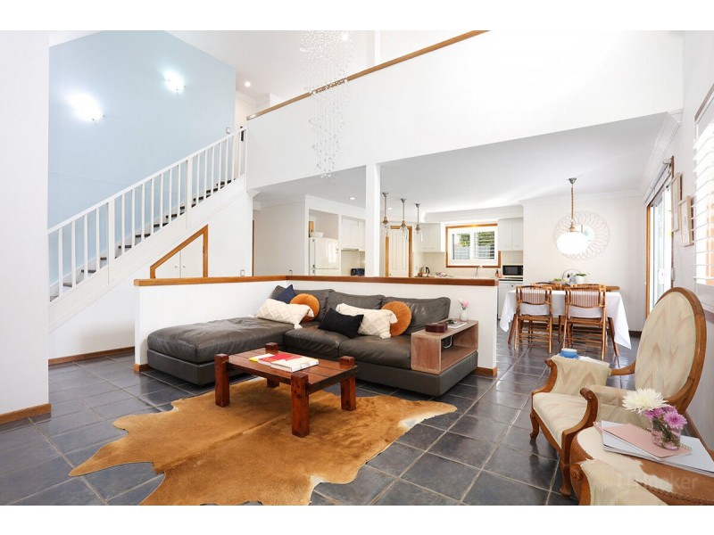 4 Clematis Avenue, Hollywell QLD 4216