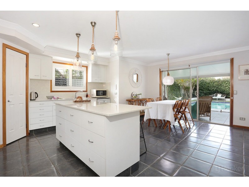 4 Clematis Avenue, Hollywell QLD 4216