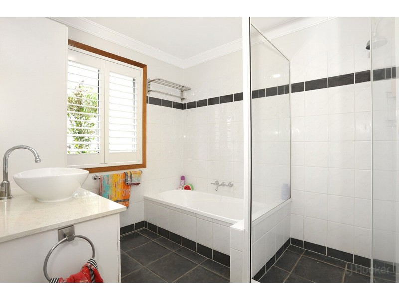 4 Clematis Avenue, Hollywell QLD 4216