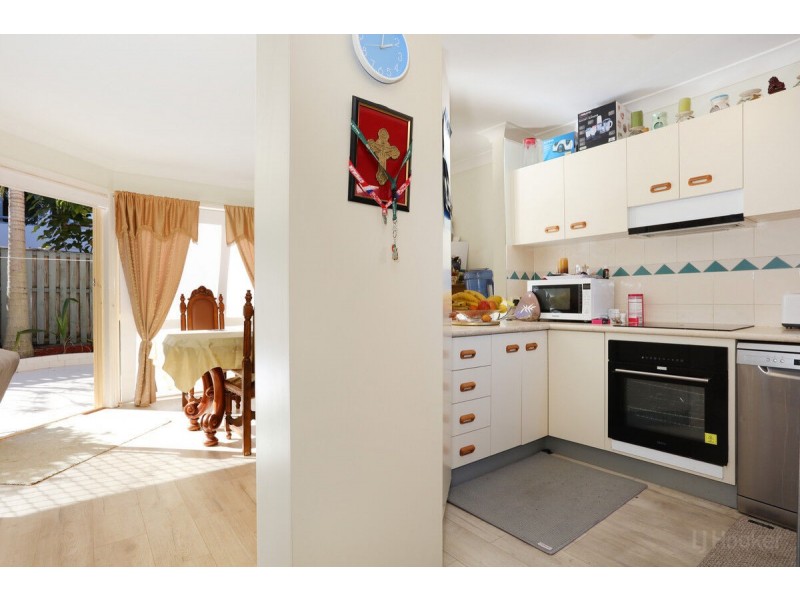 6/427 Pine Ridge Road, Runaway Bay QLD 4216