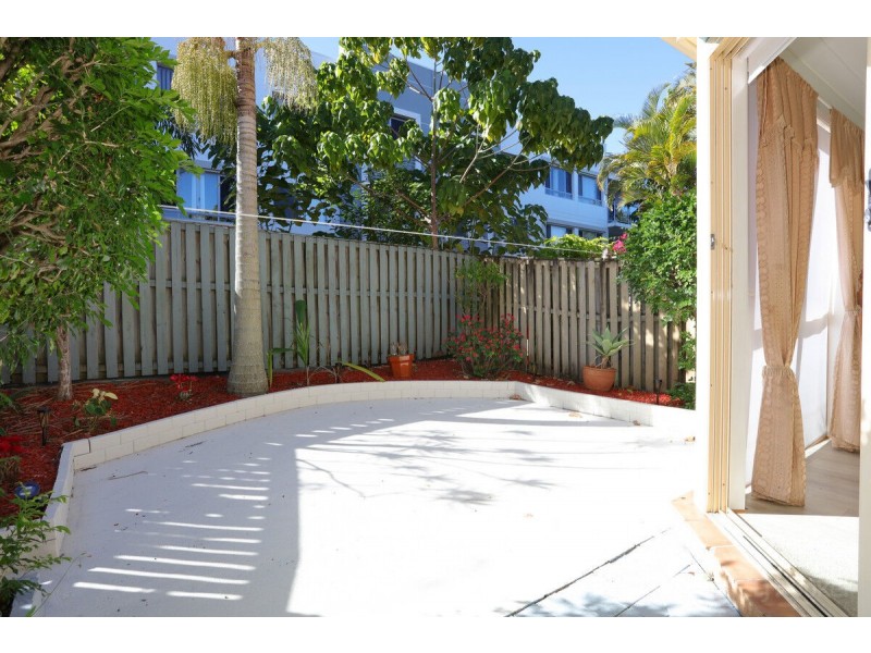 6/427 Pine Ridge Road, Runaway Bay QLD 4216