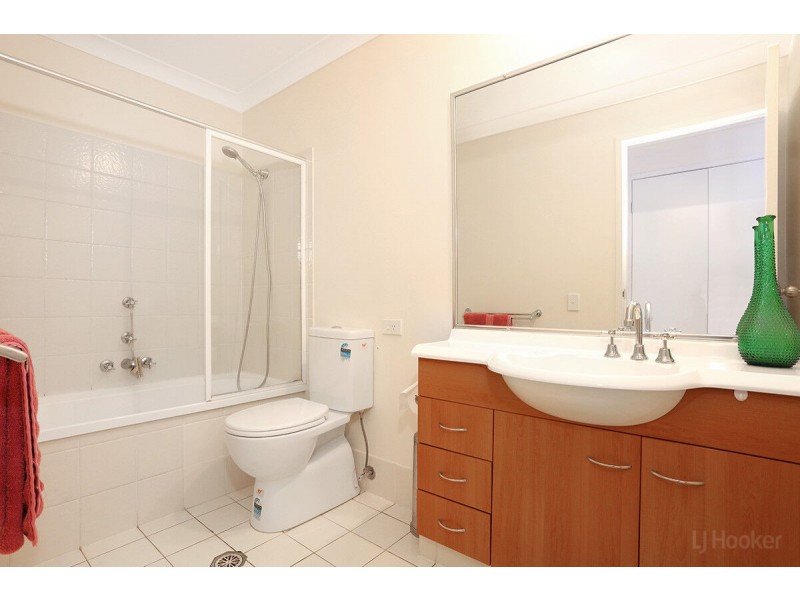 74/24 Amsonia Court, Arundel QLD 4214