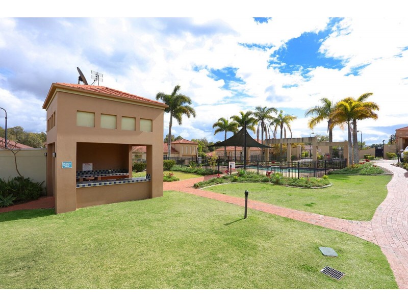 74/24 Amsonia Court, Arundel QLD 4214