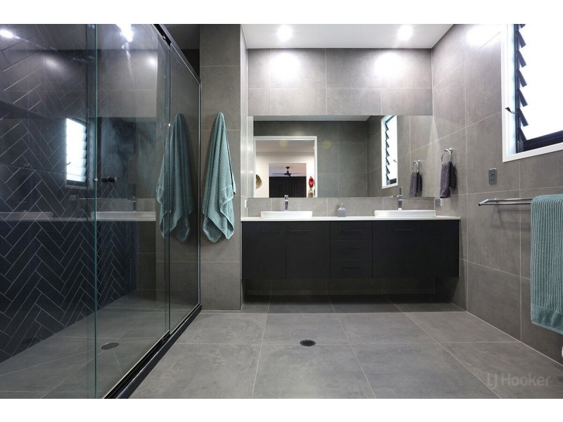 3 Skippers Place, Coomera Waters QLD 4209