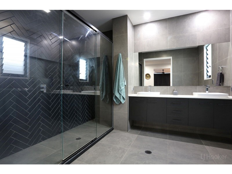 3 Skippers Place, Coomera Waters QLD 4209