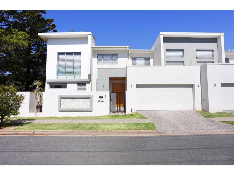 2/20 Nevenia Street, Labrador QLD 4215