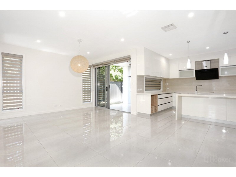 2/20 Nevenia Street, Labrador QLD 4215