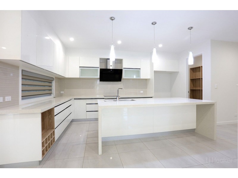 2/20 Nevenia Street, Labrador QLD 4215