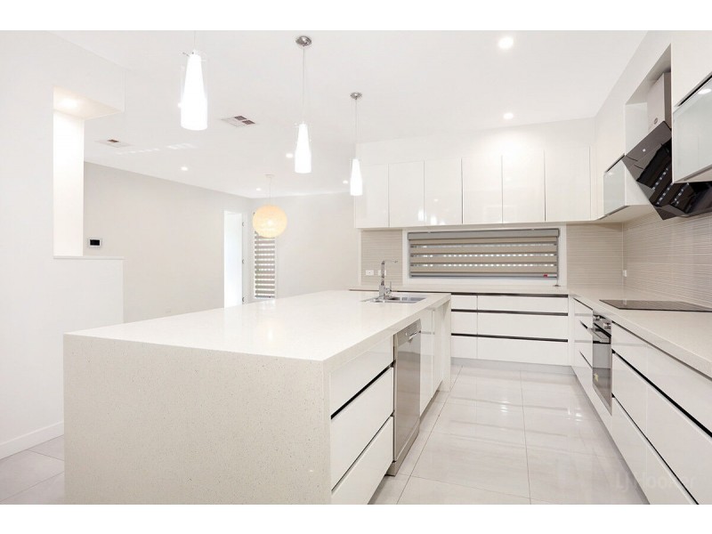 2/20 Nevenia Street, Labrador QLD 4215