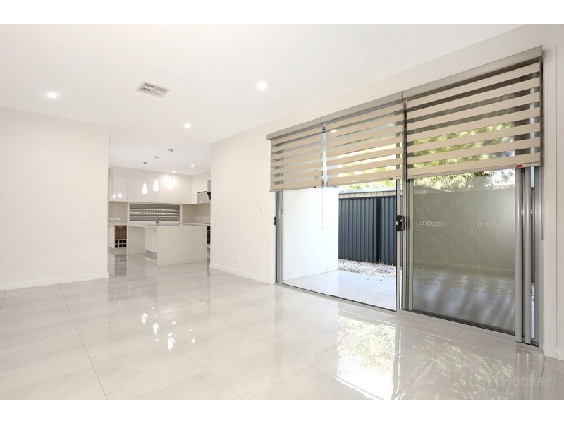 2/20 Nevenia Street, Labrador QLD 4215