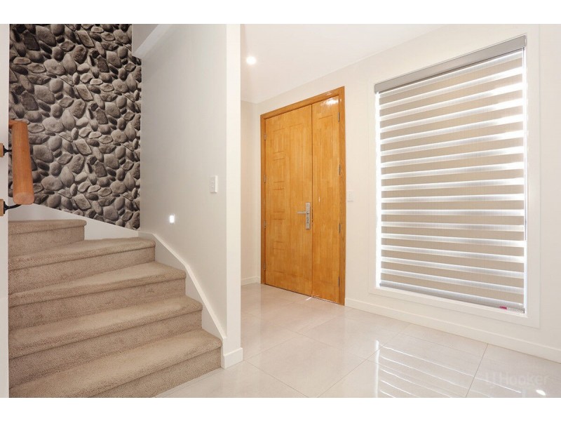 2/20 Nevenia Street, Labrador QLD 4215