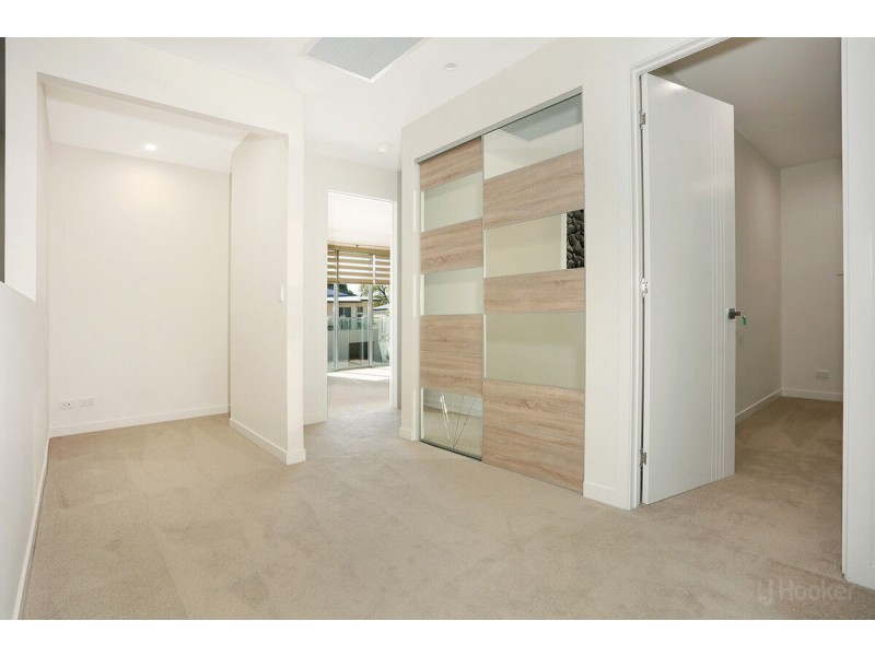 2/20 Nevenia Street, Labrador QLD 4215