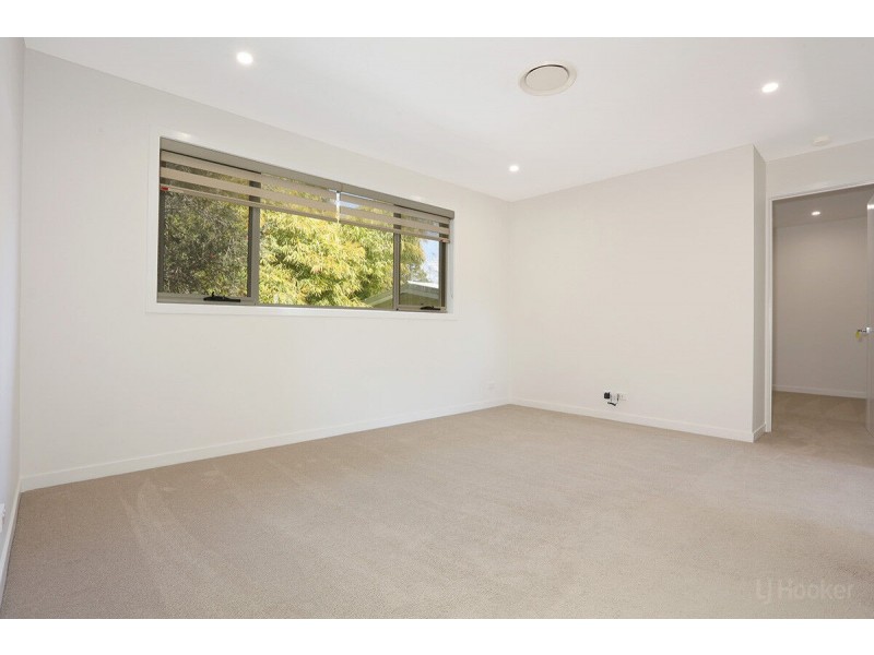 2/20 Nevenia Street, Labrador QLD 4215