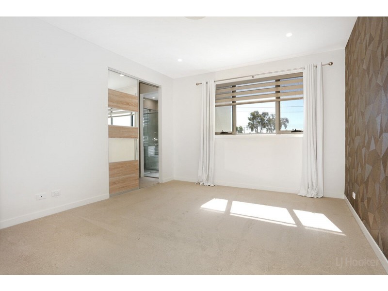 2/20 Nevenia Street, Labrador QLD 4215
