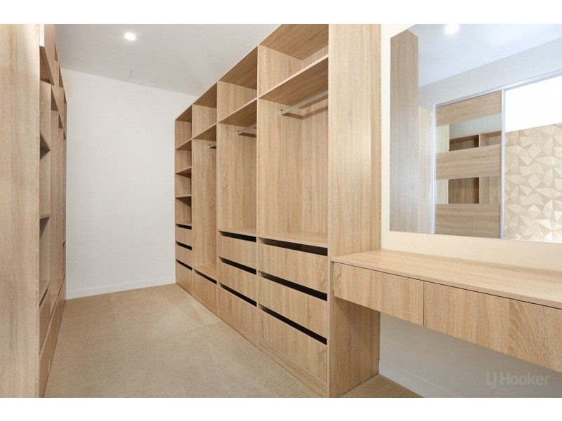 2/20 Nevenia Street, Labrador QLD 4215