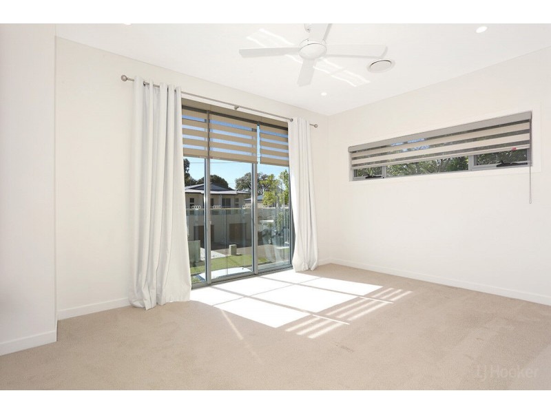 2/20 Nevenia Street, Labrador QLD 4215