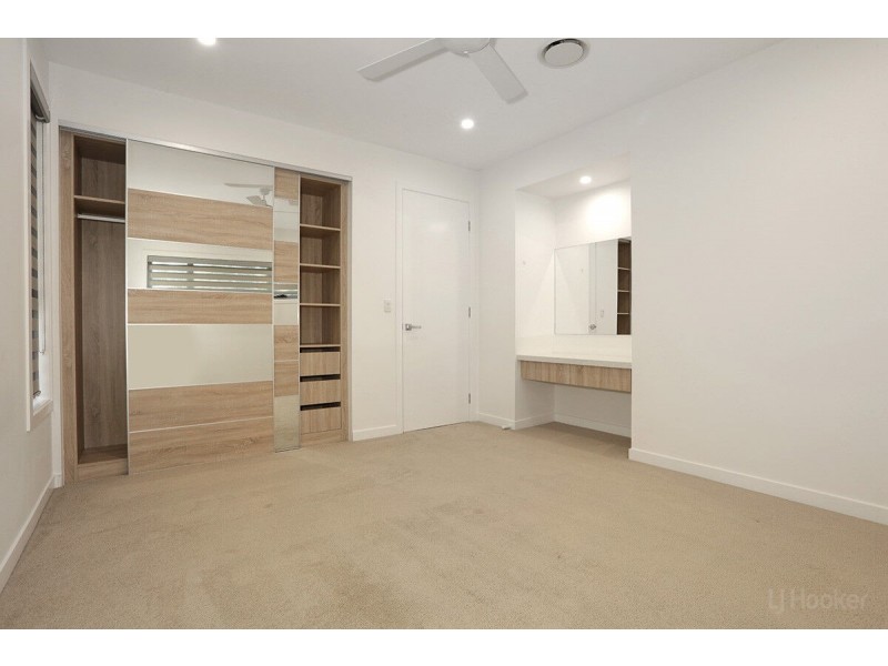 2/20 Nevenia Street, Labrador QLD 4215