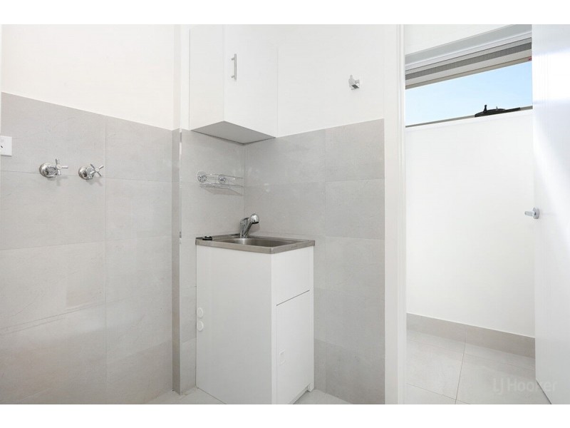 2/20 Nevenia Street, Labrador QLD 4215