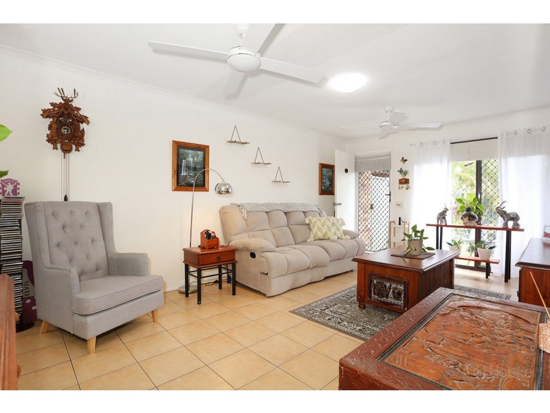 2/18 Kangaroo Avenue, Coombabah QLD 4216