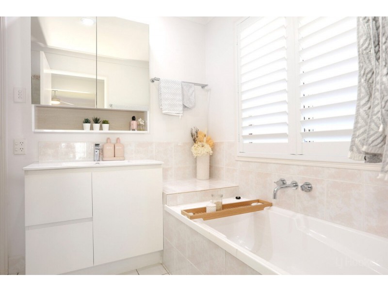 13 Bernini Drive, Coombabah QLD 4216