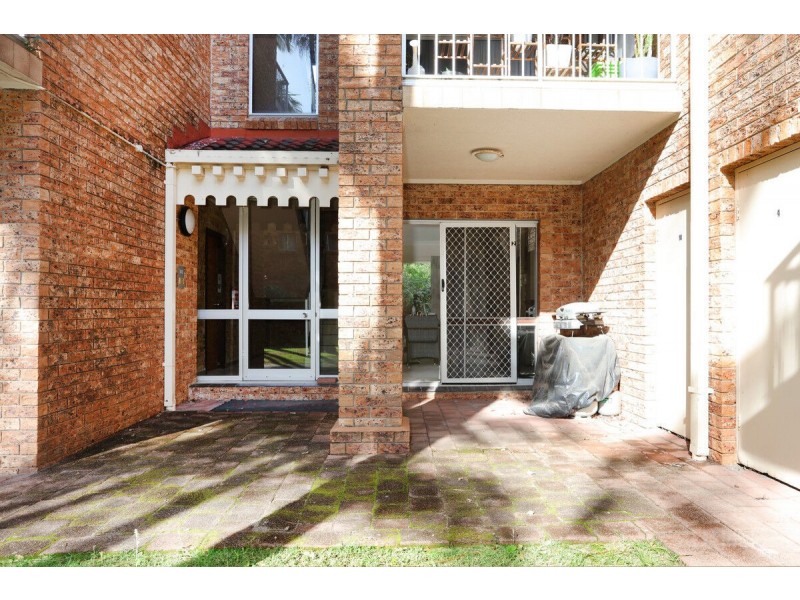 2/175 Muir Street, Labrador QLD 4215