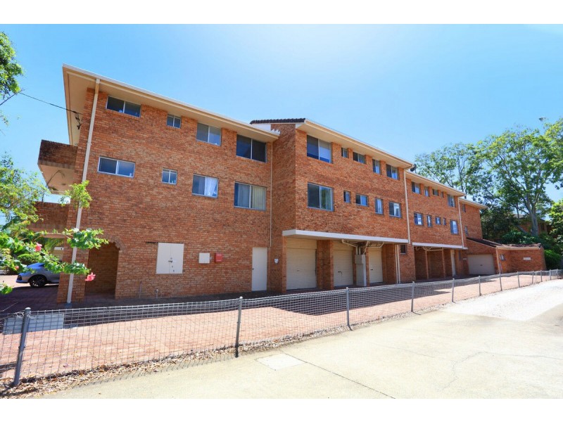 2/175 Muir Street, Labrador QLD 4215