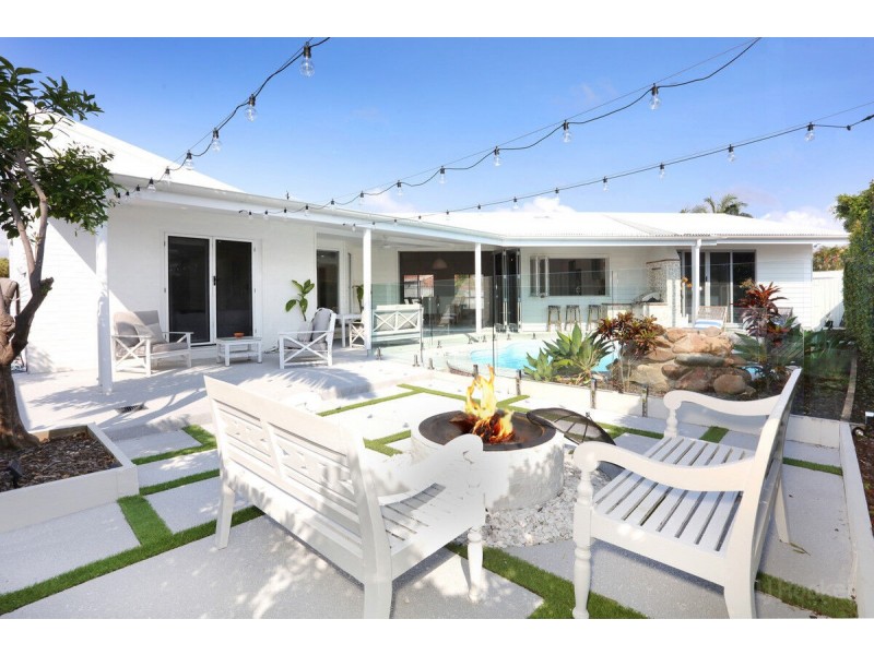 11 Wendoree Way, Coombabah QLD 4216