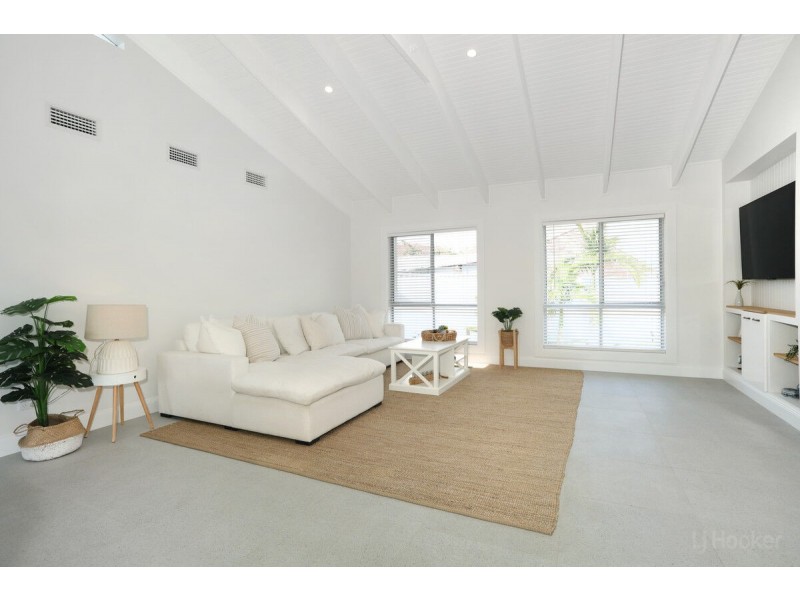 11 Wendoree Way, Coombabah QLD 4216
