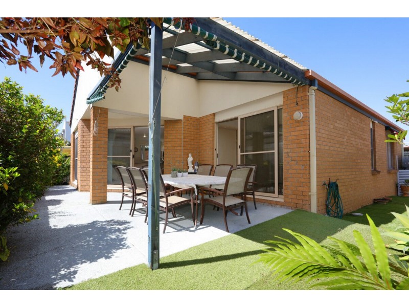 2/51 Errol Avenue, Paradise Point QLD 4216