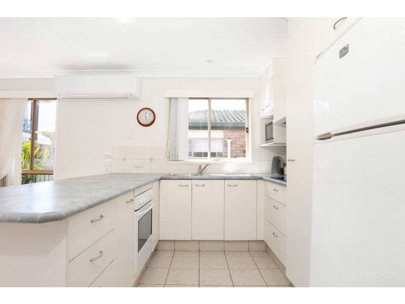 2/51 Errol Avenue, Paradise Point QLD 4216