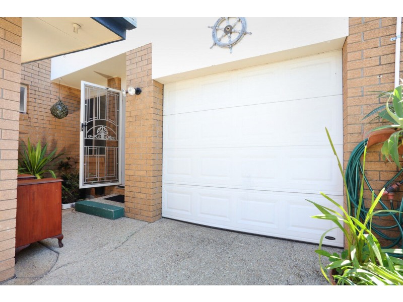 2/51 Errol Avenue, Paradise Point QLD 4216