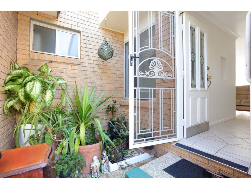 2/51 Errol Avenue, Paradise Point QLD 4216