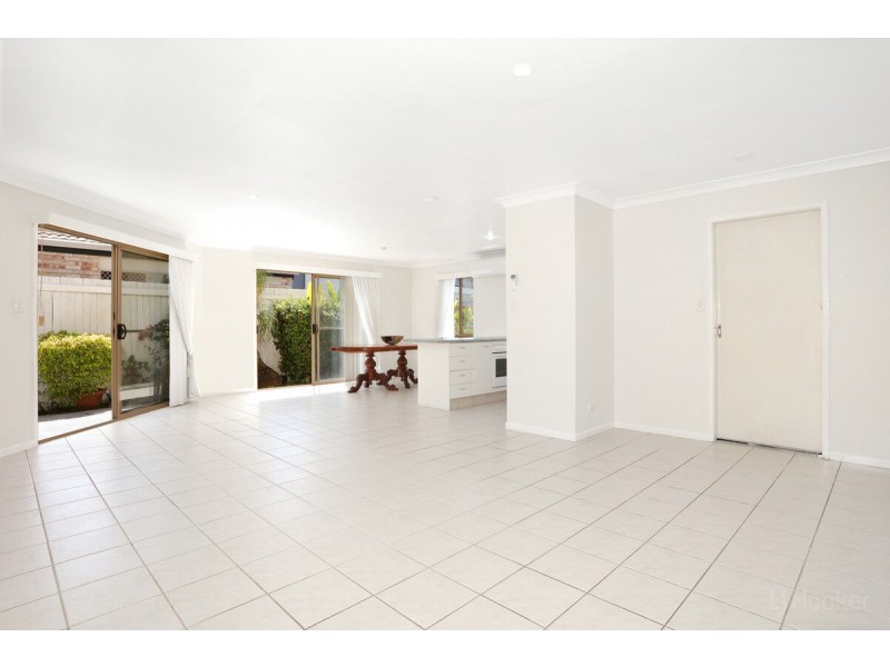 2/51 Errol Avenue, Paradise Point QLD 4216