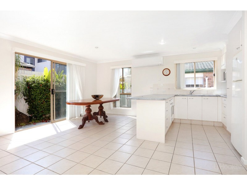 2/51 Errol Avenue, Paradise Point QLD 4216