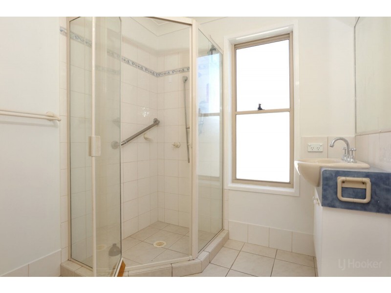 2/51 Errol Avenue, Paradise Point QLD 4216