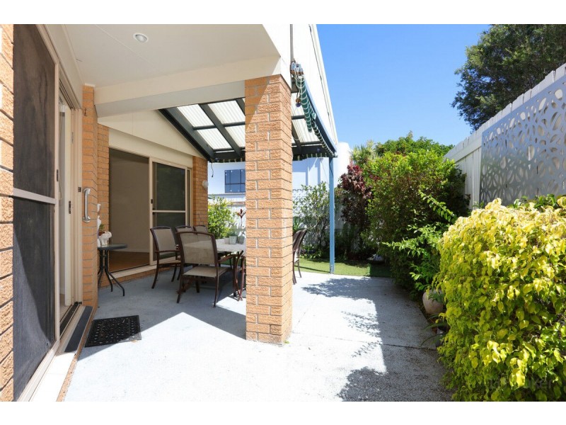 2/51 Errol Avenue, Paradise Point QLD 4216