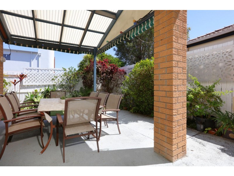 2/51 Errol Avenue, Paradise Point QLD 4216