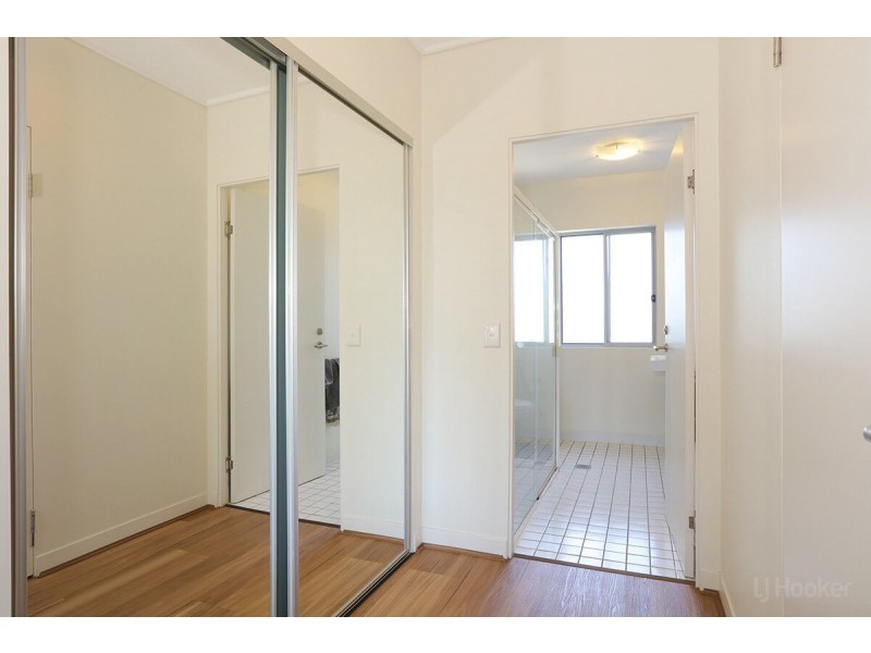 533/64 Sickle Avenue, Hope Island QLD 4212