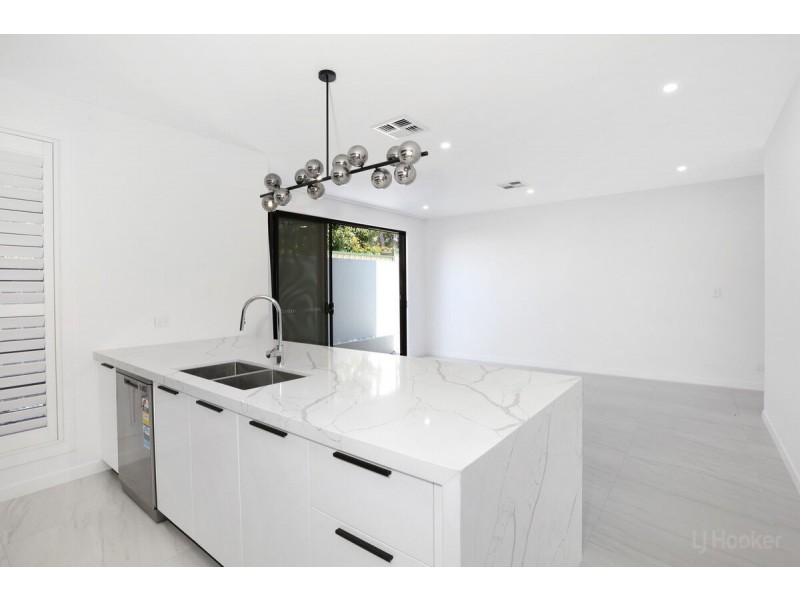 1/451 Pine Ridge Road, Runaway Bay QLD 4216