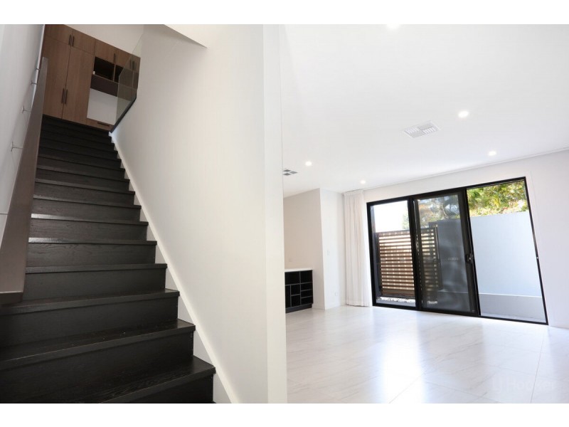 1/451 Pine Ridge Road, Runaway Bay QLD 4216