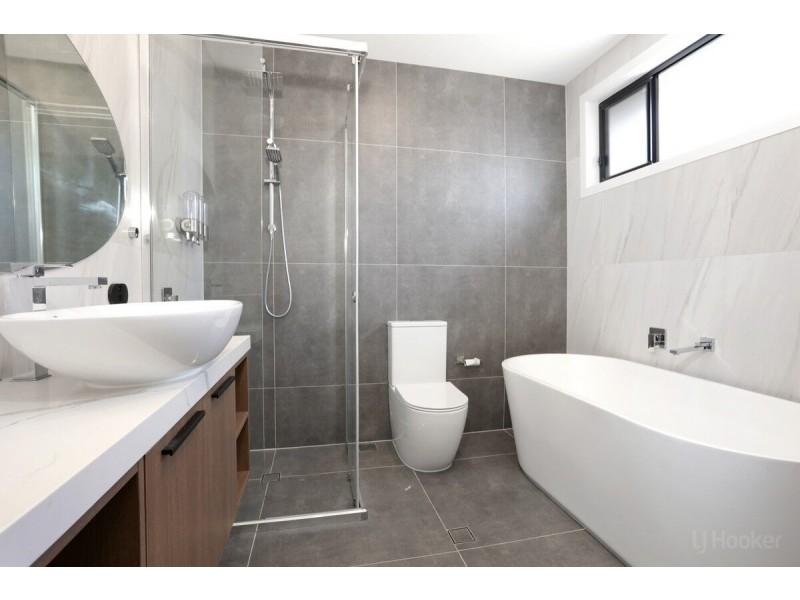 1/451 Pine Ridge Road, Runaway Bay QLD 4216