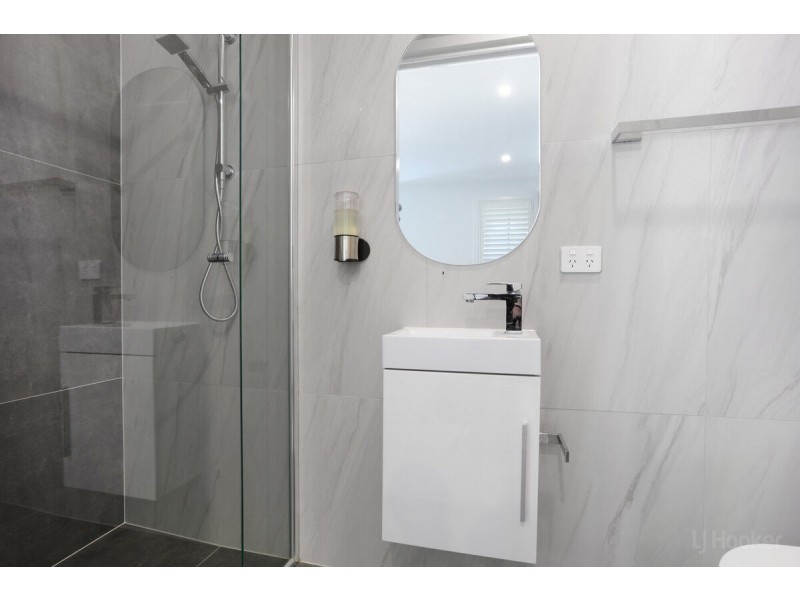 1/451 Pine Ridge Road, Runaway Bay QLD 4216