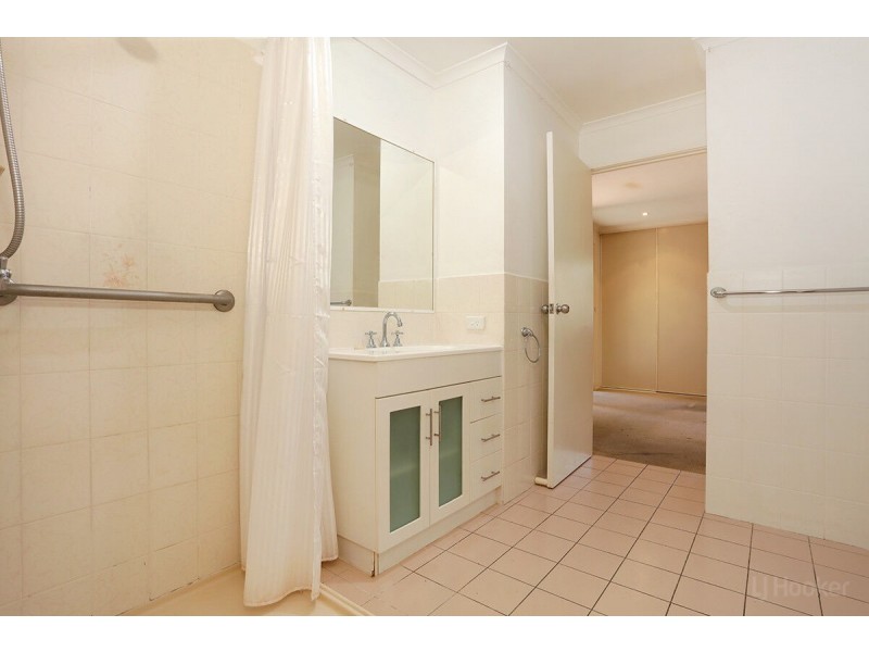 28/461 Pine Ridge Road, Runaway Bay QLD 4216