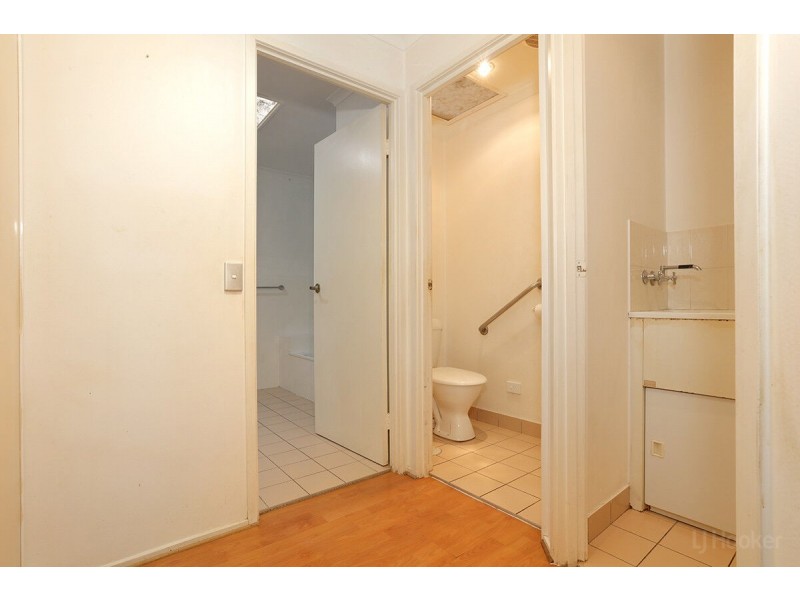 28/461 Pine Ridge Road, Runaway Bay QLD 4216