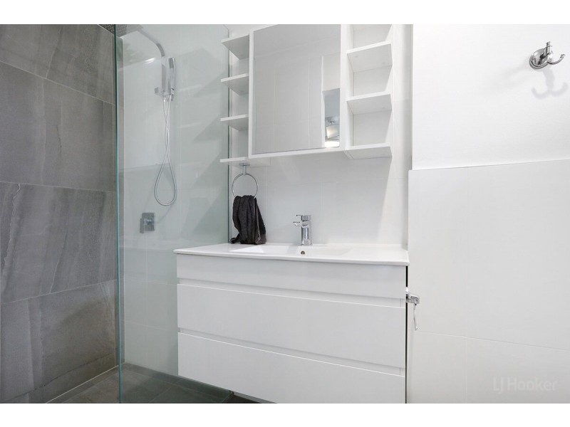 54 Nalkari Street, Coombabah QLD 4216