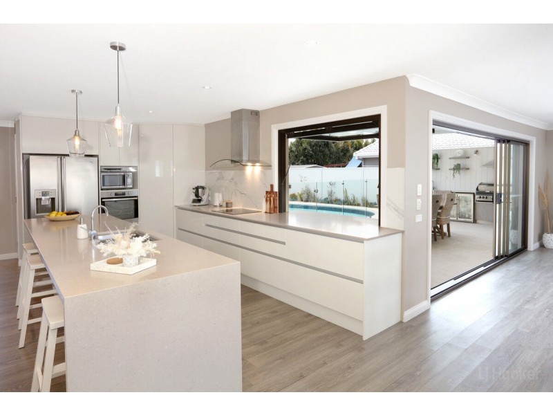 56 Lakefield Crescent, Paradise Point QLD 4216