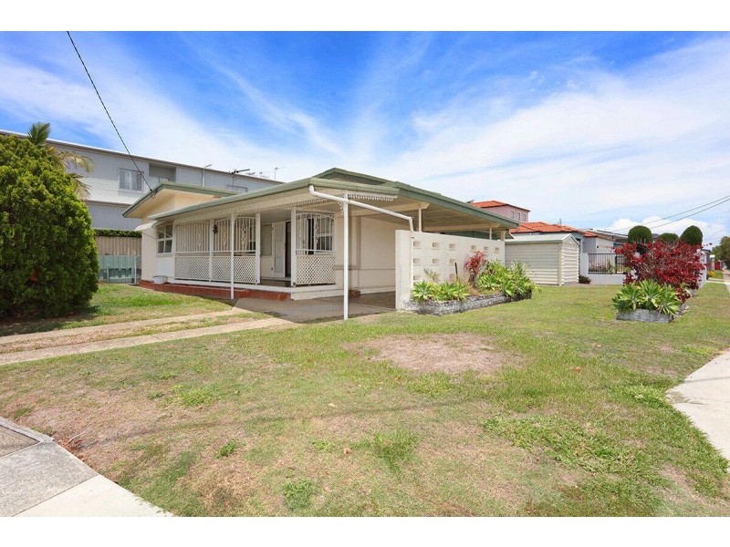 22 Burrows Street, Biggera Waters QLD 4216