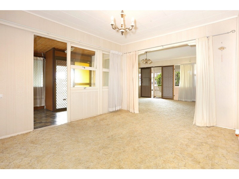 22 Burrows Street, Biggera Waters QLD 4216