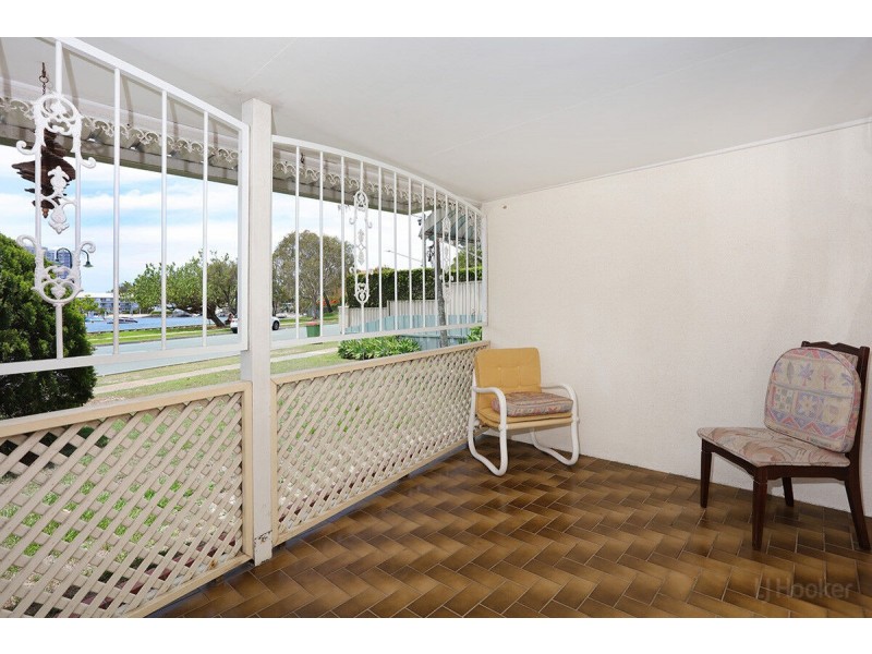 22 Burrows Street, Biggera Waters QLD 4216
